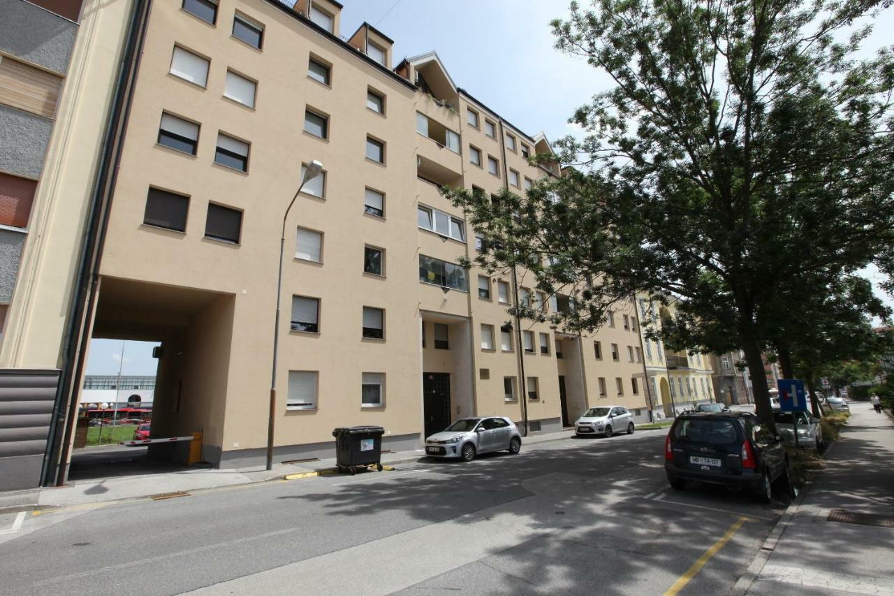 Elegant Central Apt Maribor W/Parking Buitenkant foto